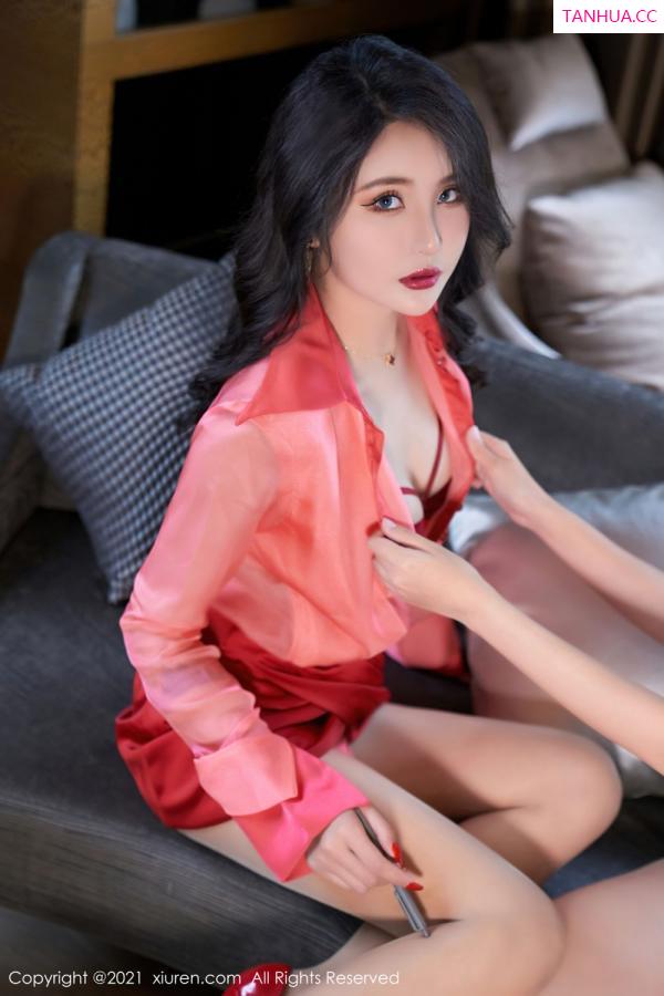 SOLO-尹菲  Emily尹菲云南旅拍 鲜艳多姿红色服饰第2张图片